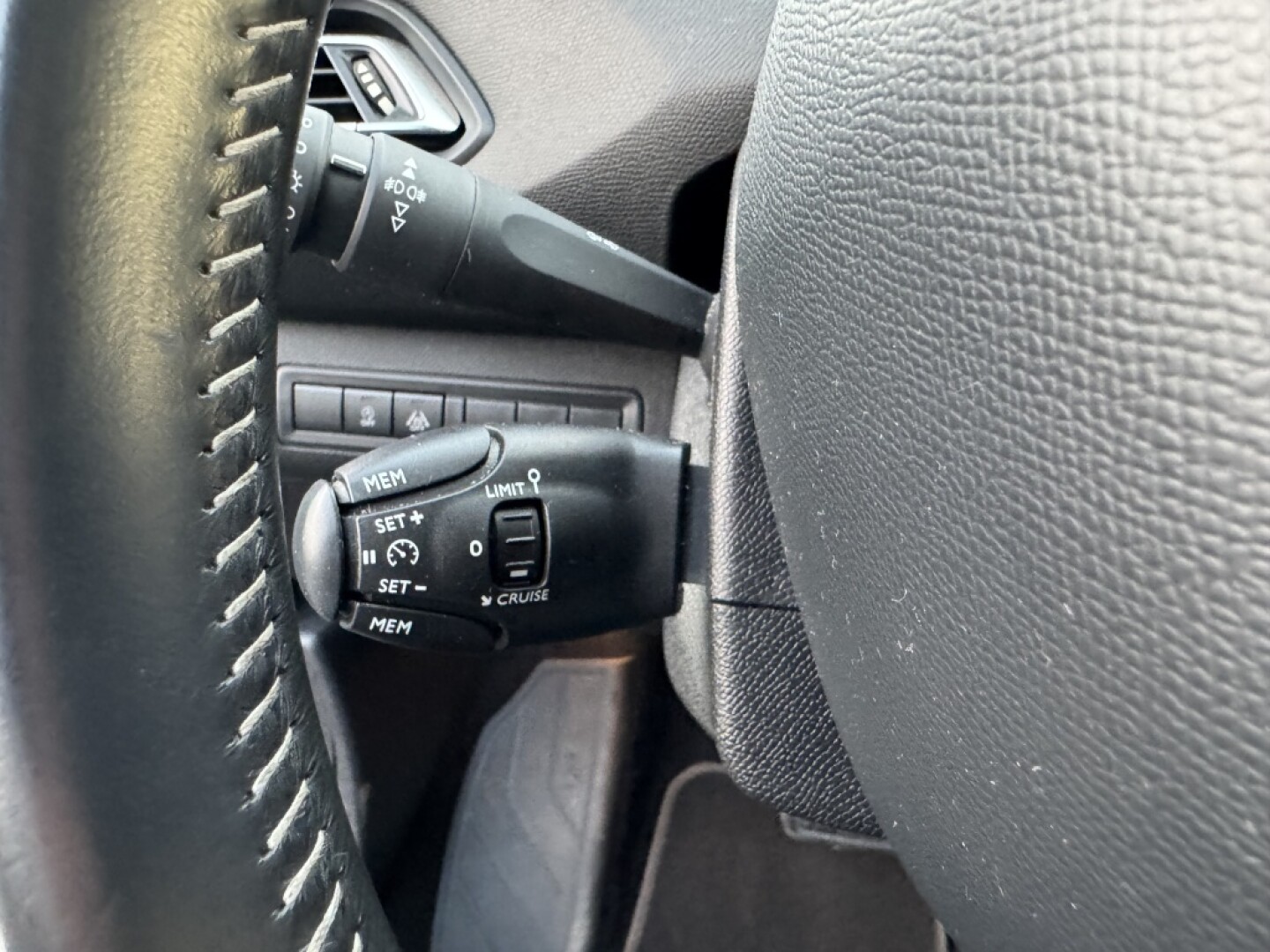Peugeot-308-12